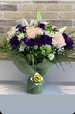 Mor lisyantus papatya lilyum ve somon gl