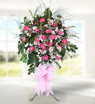 Pembe Beyaz Ferforje Pembe gerberalar ve kark beyaz mevsim iekleri ile hazrlanm al, dn ve nikah iei.